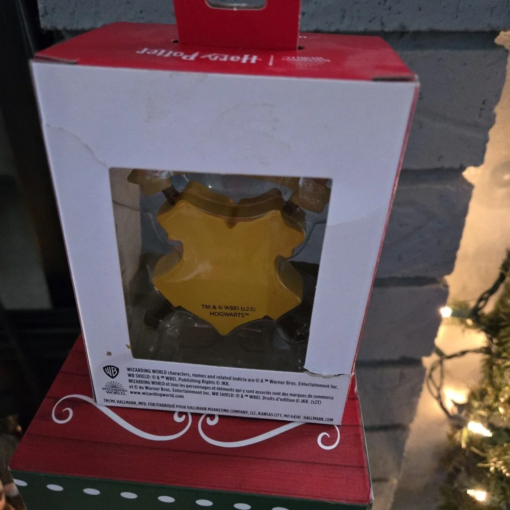 Hallmark‎ Harry Potter Hogwarts Crest New In Box Christmas Tree Ornament